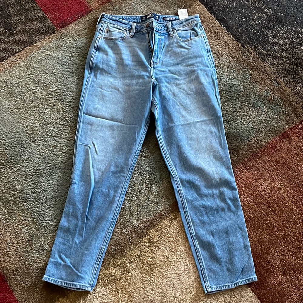 Hollister Ultra High-Rise Mom Jean